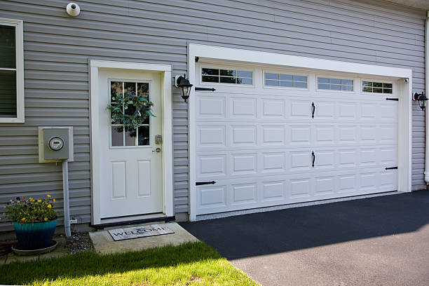 24/7 Emergency Garage Door Panel Replacement experts in Brent, FL